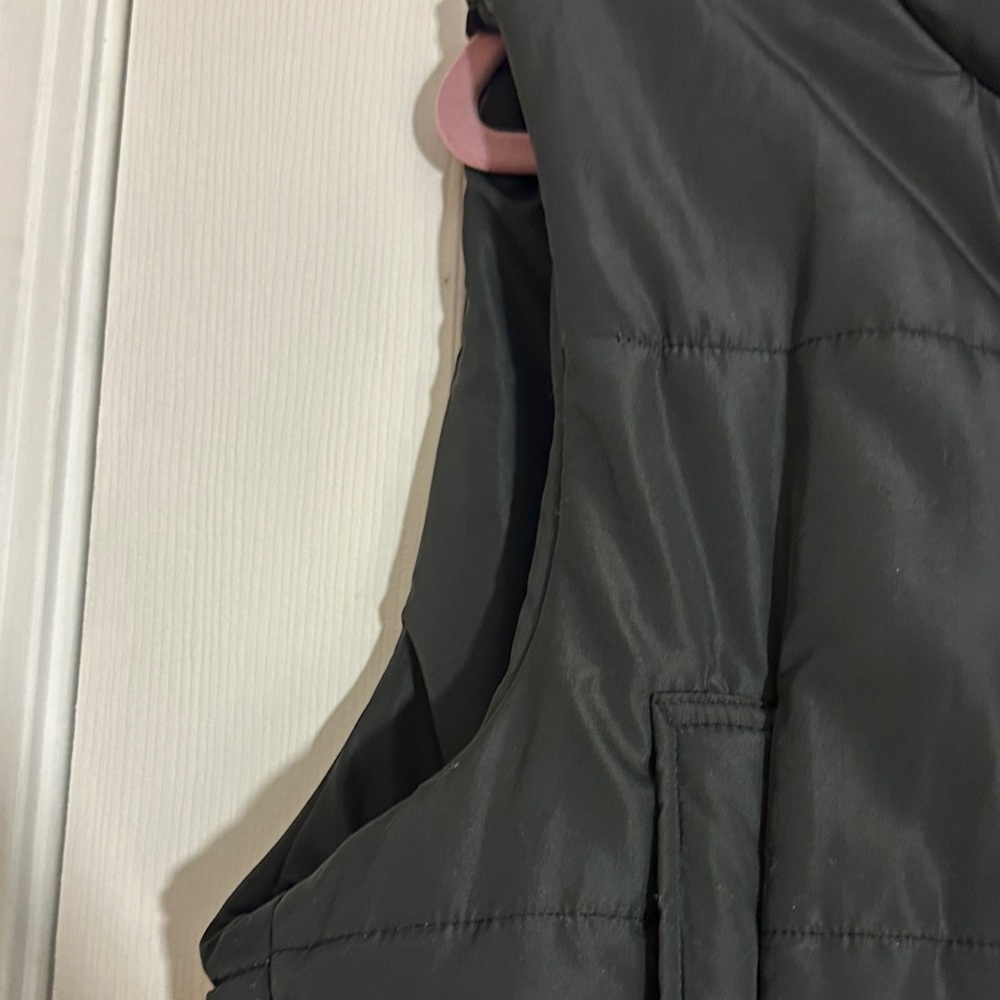 Black Puffer Crop Vest - Women's Sleeveless Jacket - Picture 5 of 7